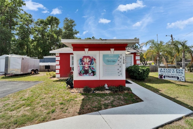 126 Ridgewood Ave, Brandon, FL 33510 - surrounding community with a yard and fence