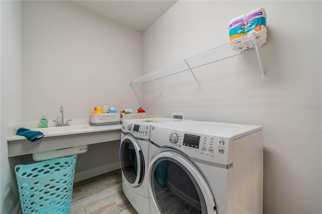 5538 Spanish Moss Cv, Bradenton, FL 34203 - washroom with independent washer and dryer, light wood-style floors, and baseboards