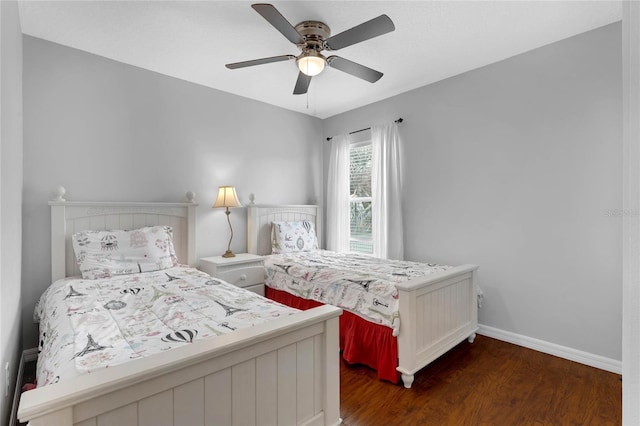 bedroom featuring dark wood-style flooring, baseboards, and a ceiling fan