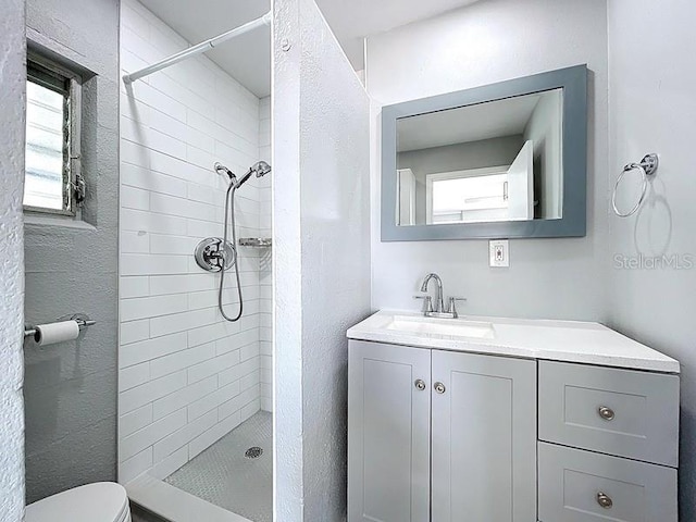 6268 39th Ave N, Saint Petersburg, FL 33709 - full bath with toilet, a shower stall, and vanity