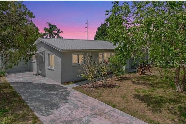 6268 39th Ave N, Saint Petersburg, FL 33709 - ranch-style house featuring concrete driveway