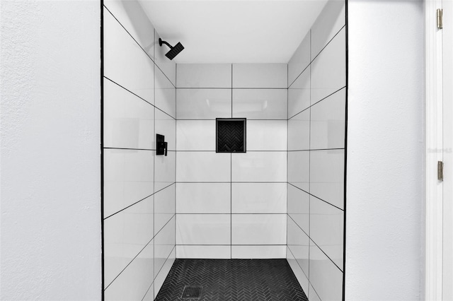 1913 Poinsetta Ln, Maitland, FL 32751 - bathroom featuring a tile shower