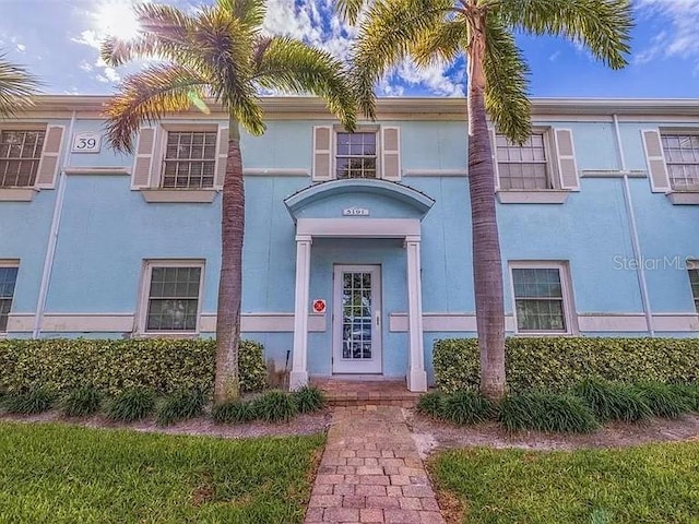 view of front of property featuring stucco siding