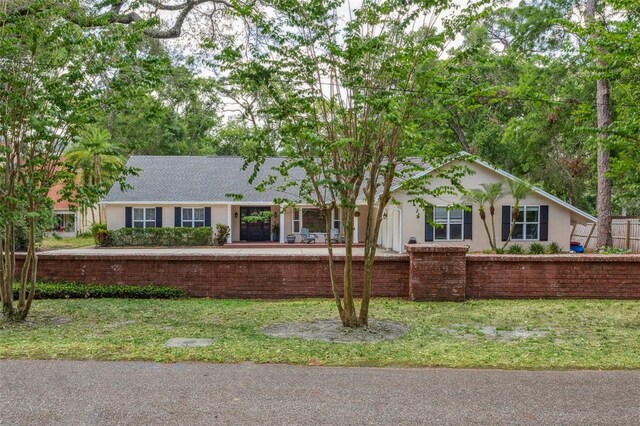 3906 Floyd Rd, Tampa, FL 33618 - ranch-style home featuring a front lawn and stucco siding