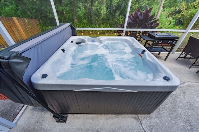 2604 Clareside Dr, Valrico, FL 33596 - exterior view of a jacuzzi and fence