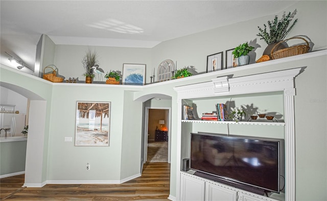 2604 Clareside Dr, Valrico, FL 33596 - interior space featuring wood finished floors, arched walkways, and baseboards