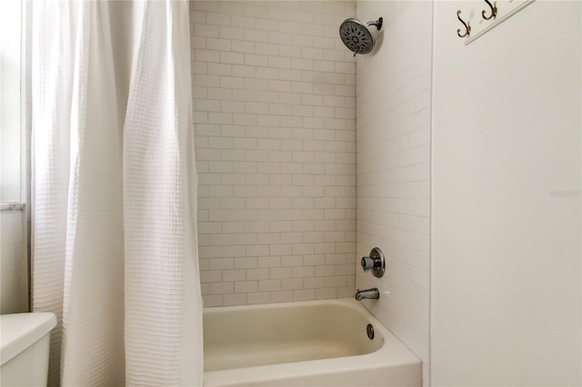 1115 Rue Des Chateaux Unit 2B, South Pasadena, FL 33707 - full bath with shower / bath combo with shower curtain and toilet