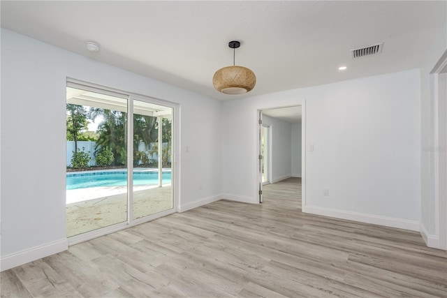 1152 Jackmar Rd, Dunedin, FL 34698 - empty room featuring light wood-type flooring, baseboards, a smoke detector, and recessed lighting