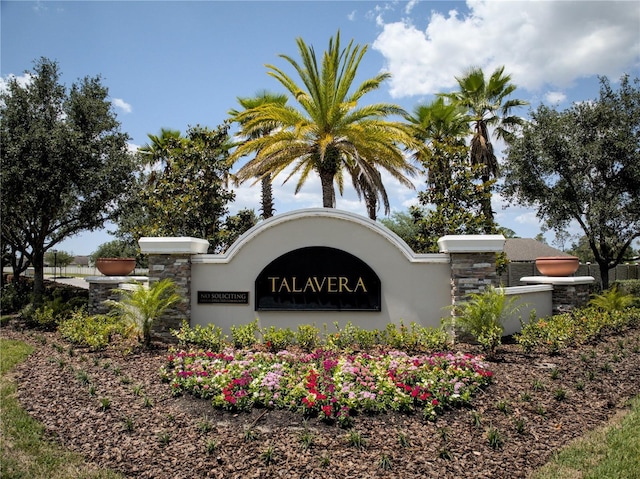 view of community / neighborhood sign