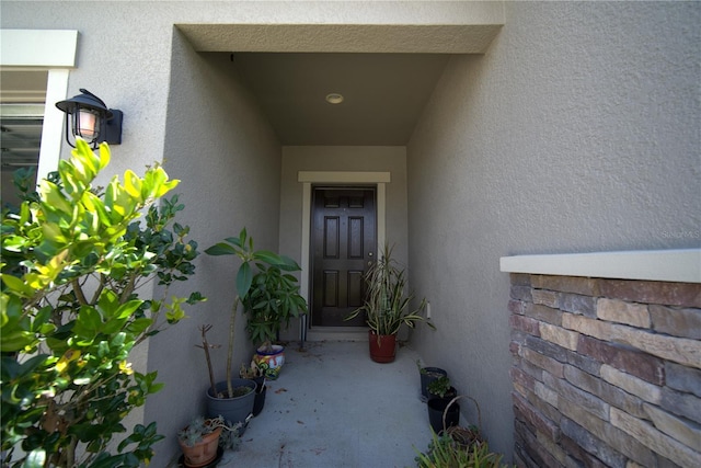 view of exterior entry with stucco siding