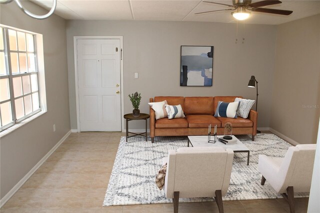 4725 Joseph Ct Unit 233, Tampa, FL 33614 - living area with ceiling fan and baseboards