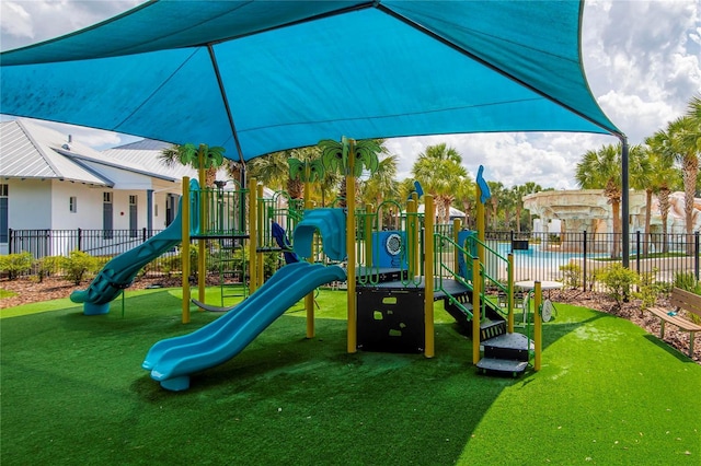 16516 Bridgewalk Dr, Lithia, FL 33547 - community play area with a lawn and fence