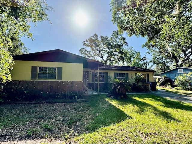 1703 N Taylor Rd, Brandon, FL 33510 - ranch-style home with a front yard