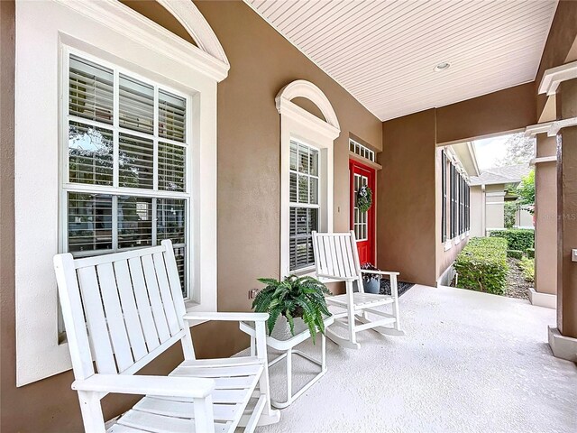 10309 Marchmont Ct, Tampa, FL 33626 - view of covered porch