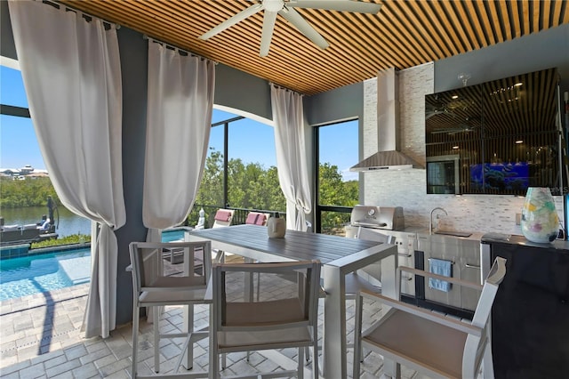 sunroom / solarium featuring a sink