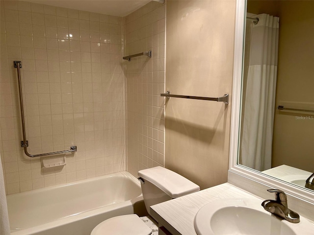 full bath featuring vanity, toilet, and shower / bath combo