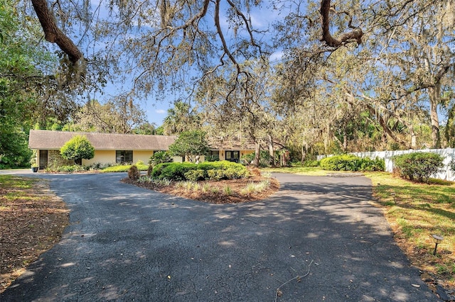 6514 Sunhigh Dr, New Port Richey, FL 34655 - view of front facade with driveway