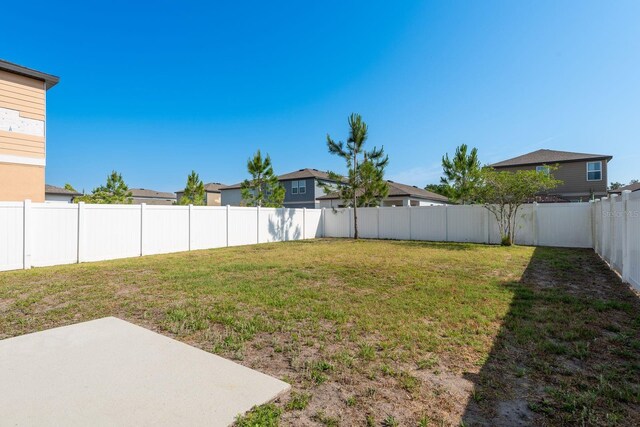 view of yard featuring a patio area and a residential view