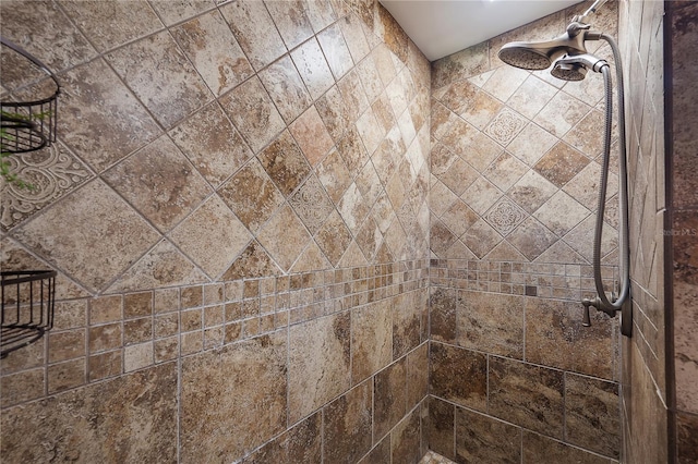 details featuring tiled shower