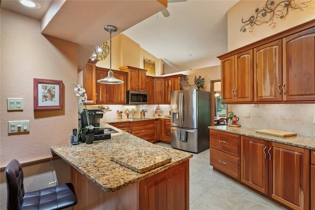 7353 Dogwood Cres, Spring Hill, FL 34607 - kitchen featuring stainless steel appliances, a peninsula, decorative backsplash, a breakfast bar, and a textured wall