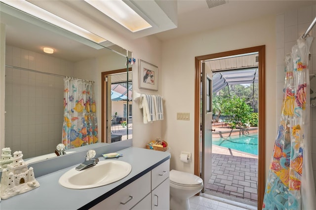 7353 Dogwood Cres, Spring Hill, FL 34607 - bathroom featuring vanity, toilet, and curtained shower