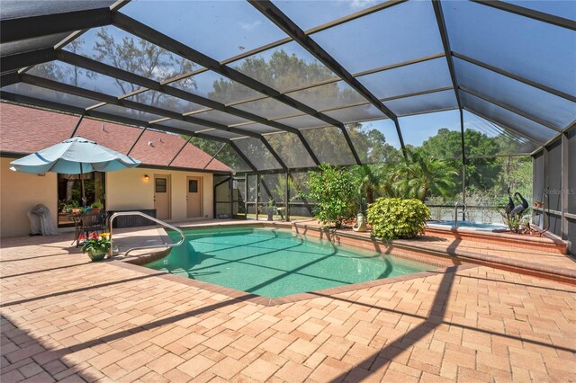 7353 Dogwood Cres, Spring Hill, FL 34607 - swimming pool with a patio area, a jacuzzi, and glass enclosure