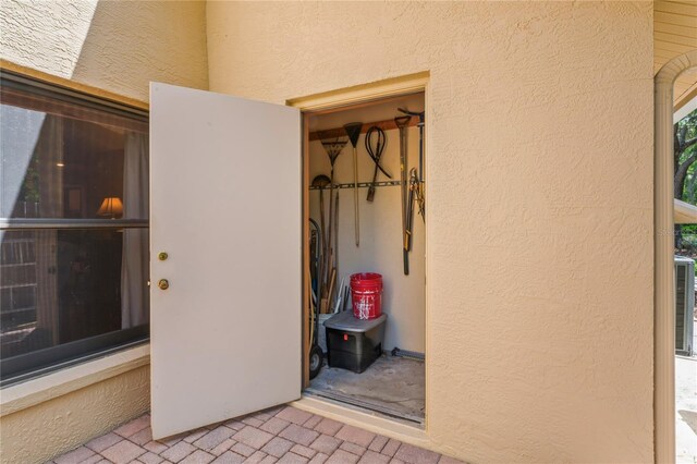 7353 Dogwood Cres, Spring Hill, FL 34607 - entrance to property featuring stucco siding
