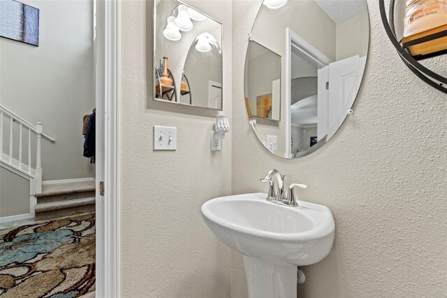 11871 Crestridge Loop, Trinity, FL 34655 - bathroom with a sink