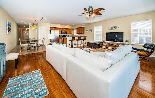 living room with recessed lighting, ceiling fan, baseboards, and dark wood-type flooring