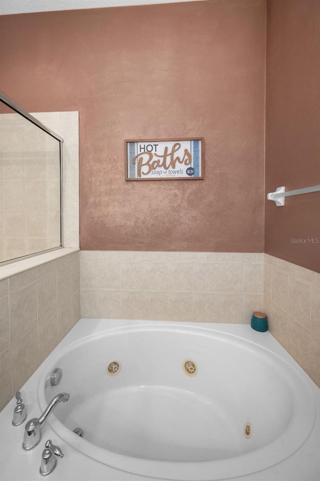 6902 47th Ln N, Pinellas Park, FL 33781 - full bathroom with a tub with jets