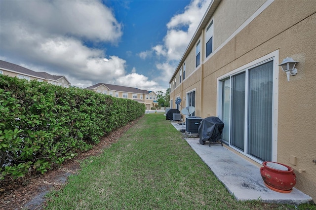 6902 47th Ln N, Pinellas Park, FL 33781 - view of yard featuring a residential view and cooling unit