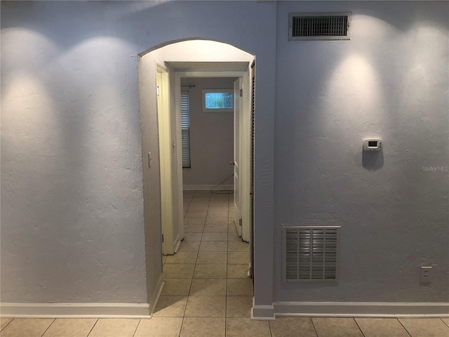 122 19th Ave N, Saint Petersburg, FL 33704 - corridor with arched walkways, baseboards, light tile patterned flooring, and visible vents