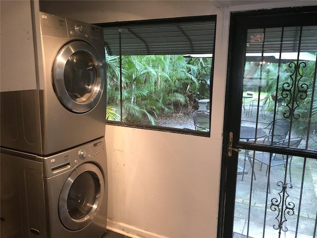 122 19th Ave N, Saint Petersburg, FL 33704 - laundry area with laundry area and stacked washer / dryer
