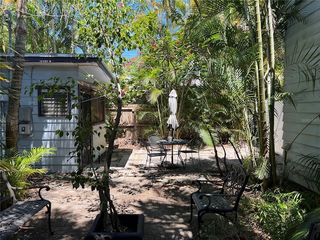 122 19th Ave N, Saint Petersburg, FL 33704 - view of patio featuring fence