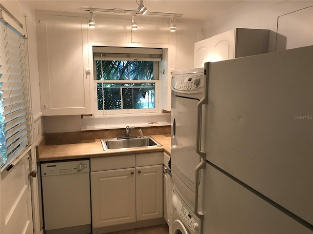 122 19th Ave N, Saint Petersburg, FL 33704 - kitchen with a sink, white cabinets, white appliances, and light countertops