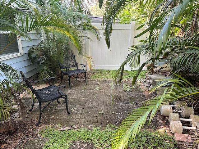 122 19th Ave N, Saint Petersburg, FL 33704 - view of patio with fence