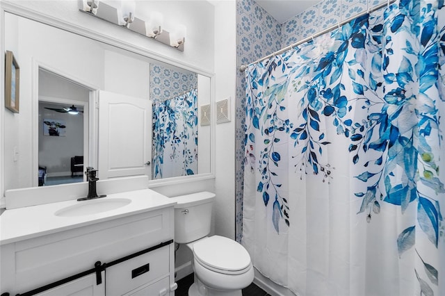 full bath with vanity, a shower with curtain, toilet, and wallpapered walls