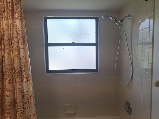 bathroom with shower / bath combo