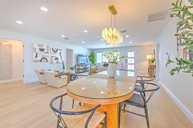 dining space featuring recessed lighting, baseboards, visible vents, and light wood-type flooring