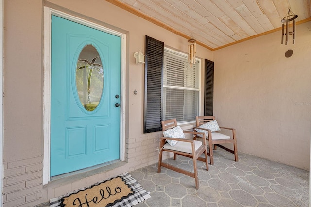 entrance to property with covered porch and stucco siding