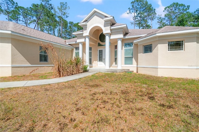 7340 W Dr, Wesley Chapel, FL 33544 - view of front of property with stucco siding and a front yard