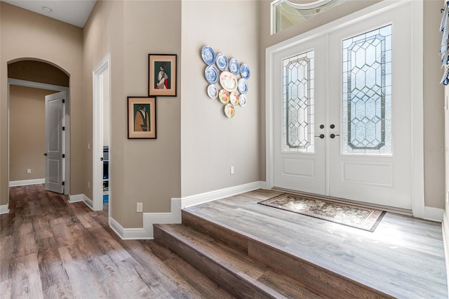 7340 W Dr, Wesley Chapel, FL 33544 - foyer with arched walkways, baseboards, and wood finished floors