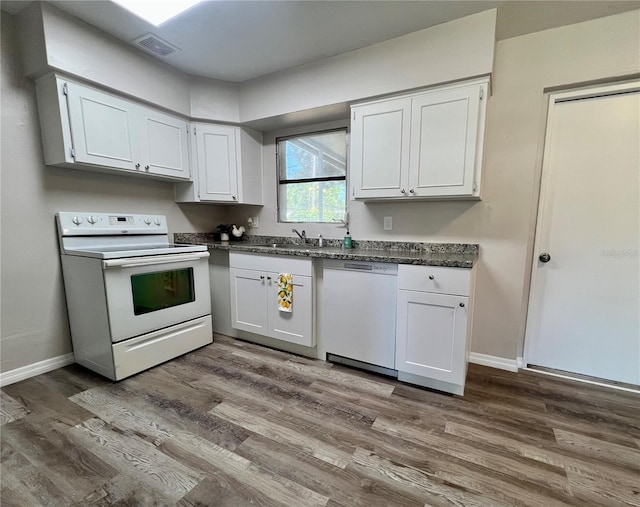 kitchen with white appliances, visible vents, dark wood-style floors, baseboards, and dark countertops
