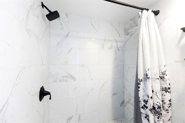 337 Rex Pl Unit G, Madeira Beach, FL 33708 - bathroom with a tile shower