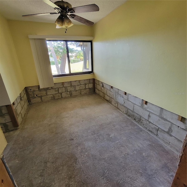 1234 11th Cir SE, Largo, FL 33771 - unfurnished room with a ceiling fan and a textured ceiling