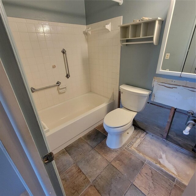 1234 11th Cir SE, Largo, FL 33771 - full bath with toilet and bathing tub / shower combination