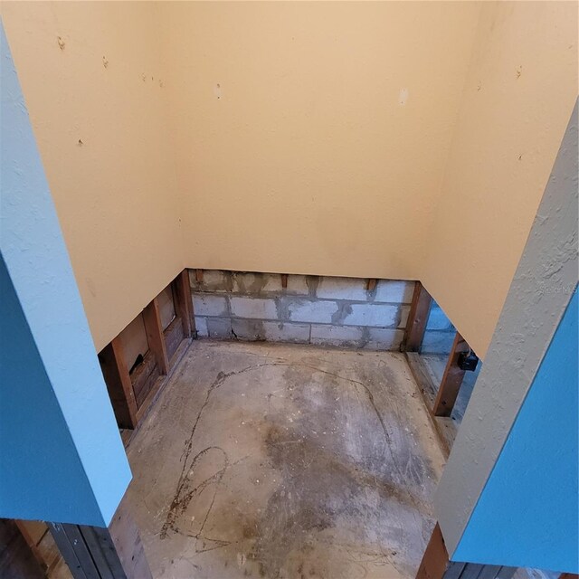 1234 11th Cir SE, Largo, FL 33771 - detailed view of unfinished concrete floors