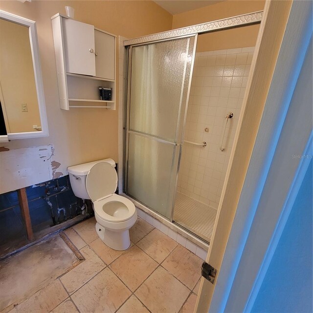1234 11th Cir SE, Largo, FL 33771 - full bath featuring toilet and a shower stall