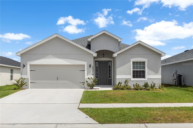 view of front of property featuring driveway, a front yard, an attached garage, stucco siding, and roof with shingles