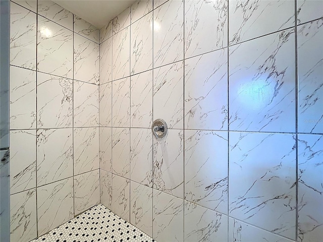 full bath featuring a tile shower